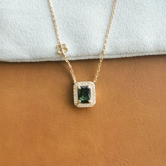 Alicia Bonnie Aurora Gold Green Crystal Necklace - Picture 1 of 4
